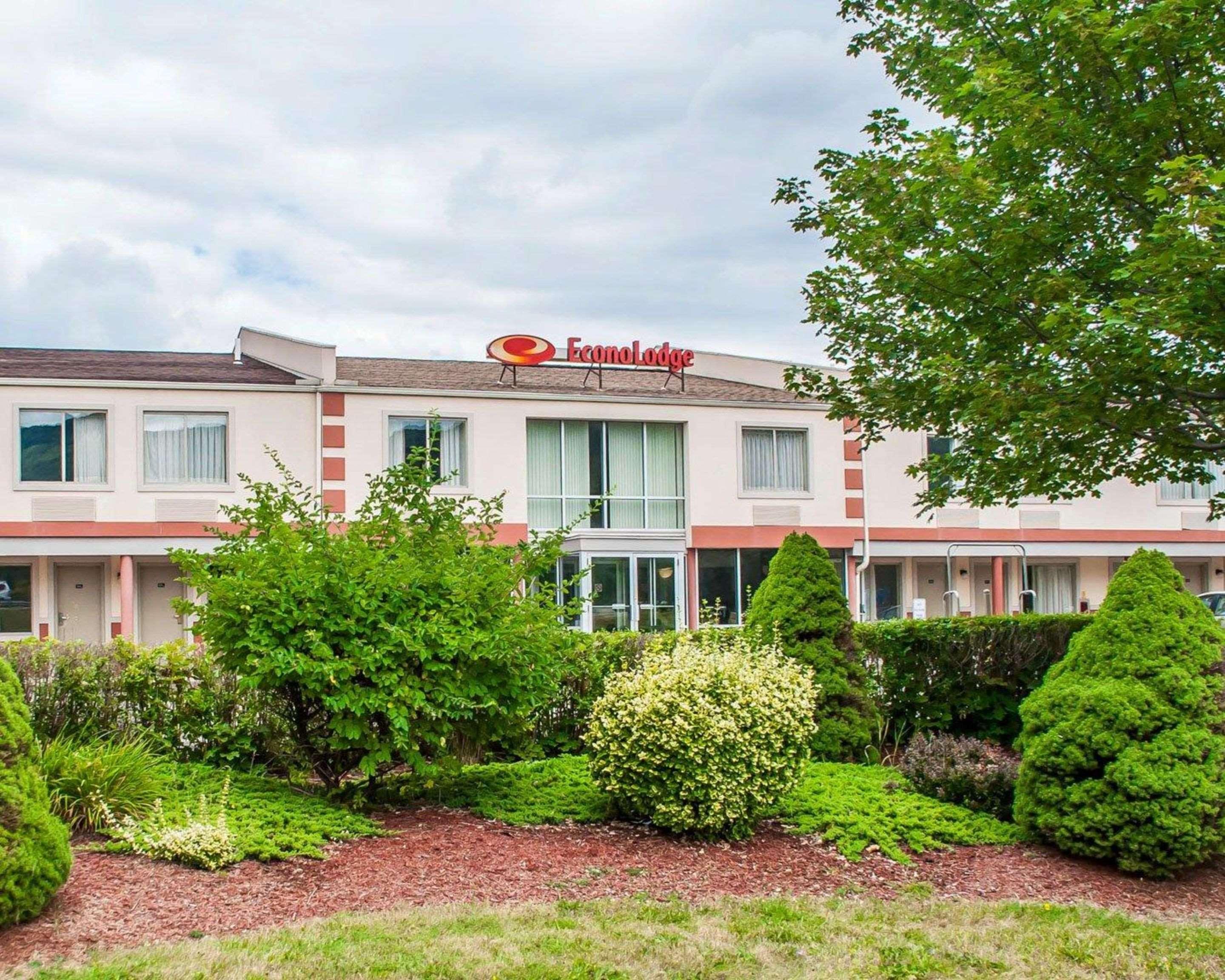 Econo Lodge Elmira-Corning Fisherville Bagian luar foto