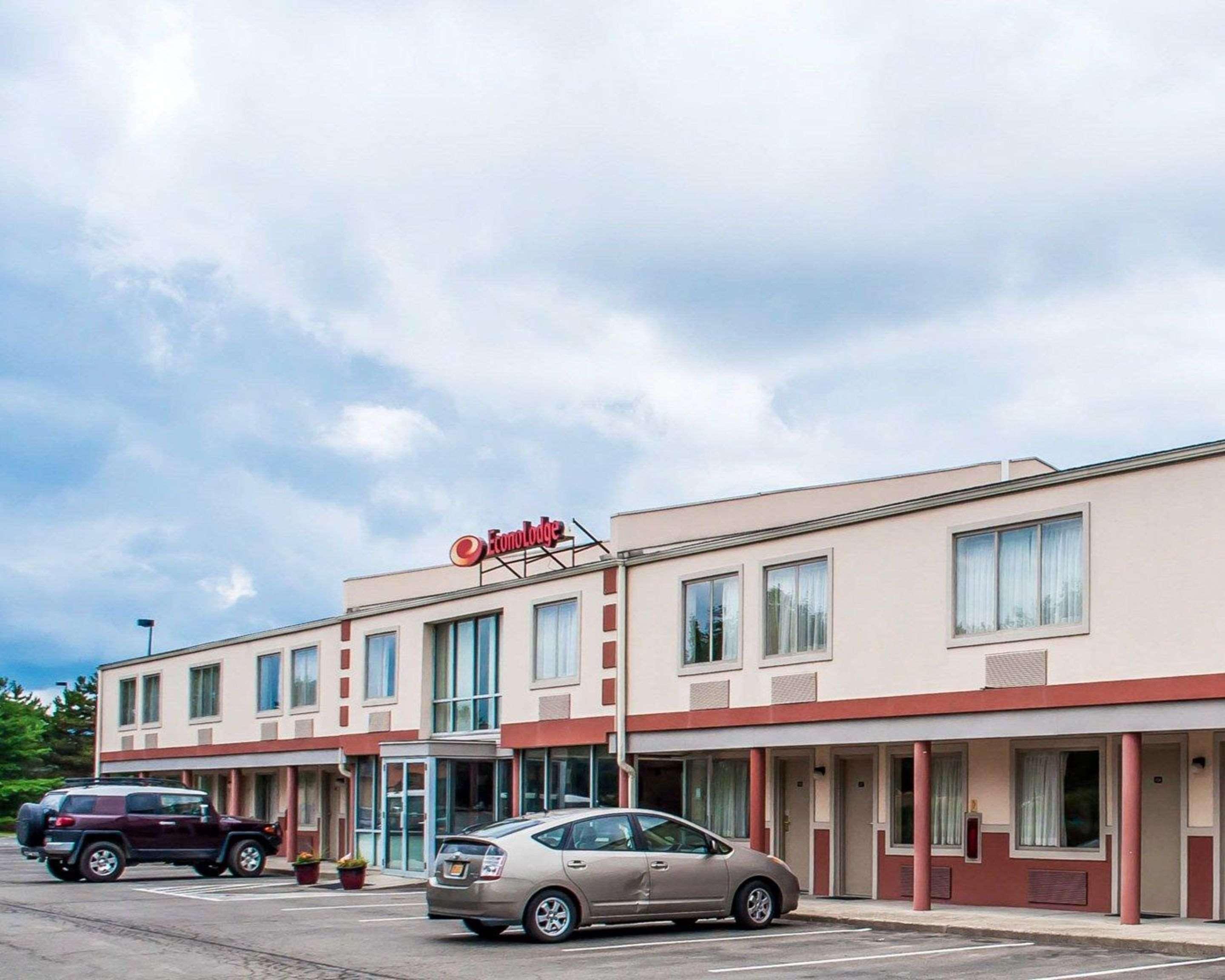 Econo Lodge Elmira-Corning Fisherville Bagian luar foto