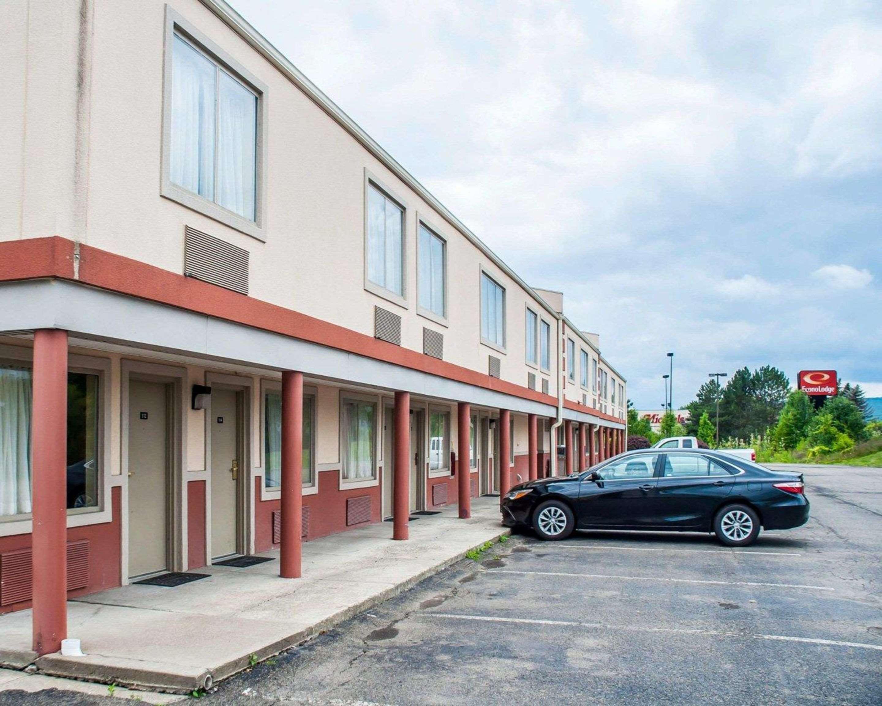 Econo Lodge Elmira-Corning Fisherville Bagian luar foto