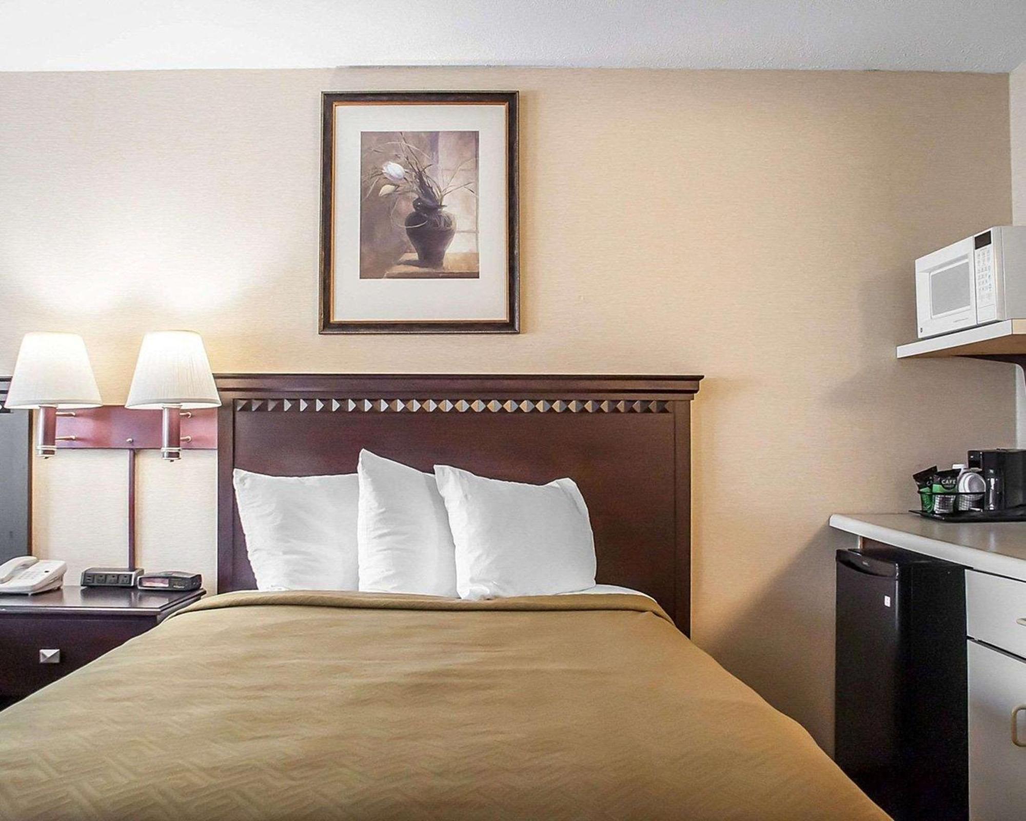Econo Lodge Elmira-Corning Fisherville Bagian luar foto