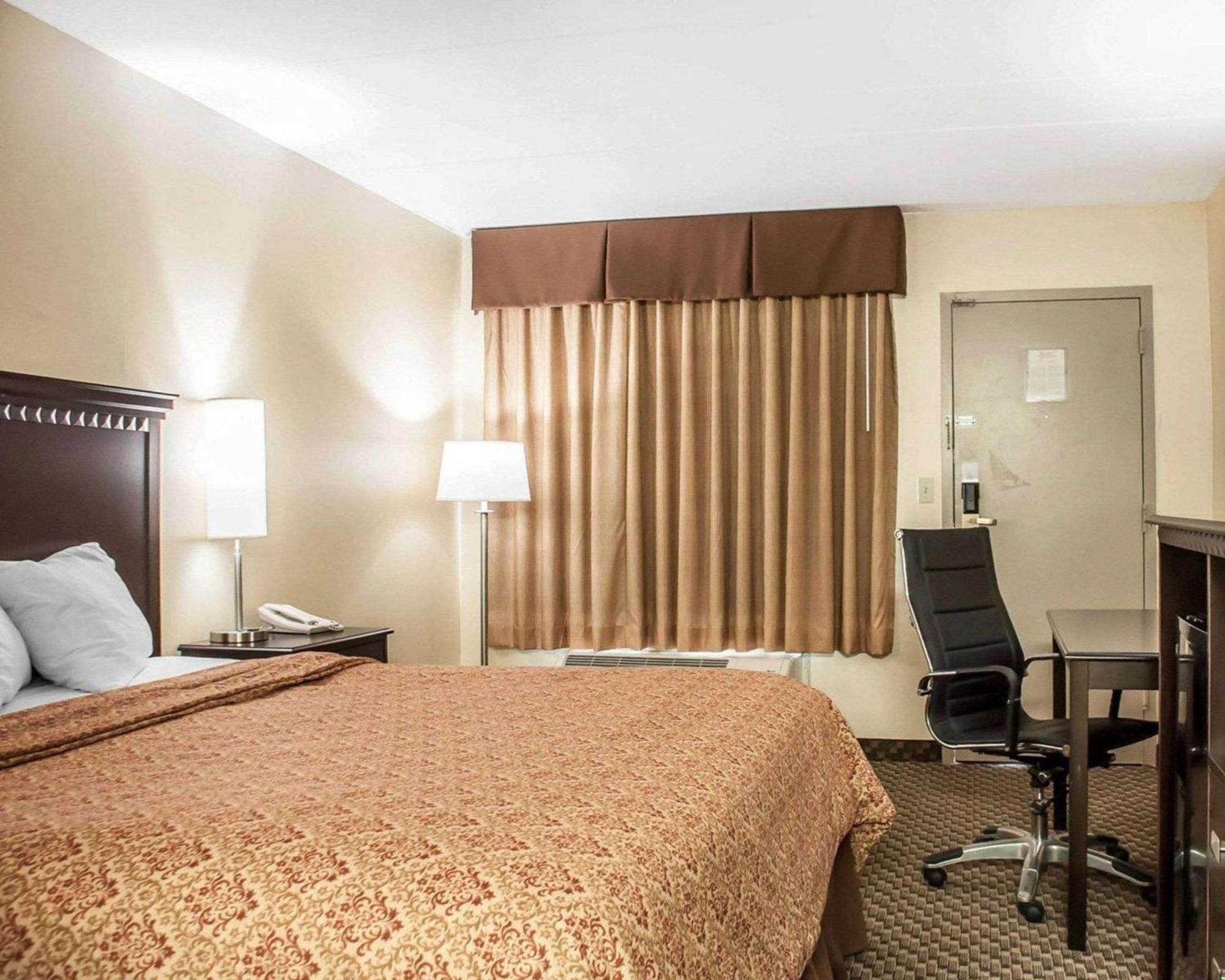 Econo Lodge Elmira-Corning Fisherville Bagian luar foto