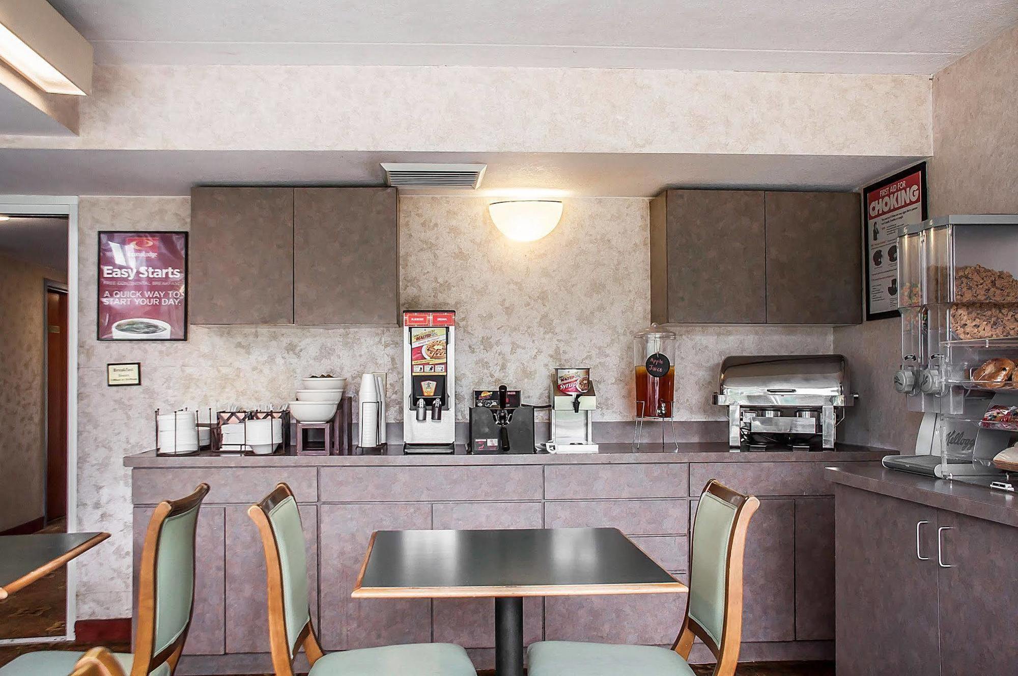 Econo Lodge Elmira-Corning Fisherville Bagian luar foto